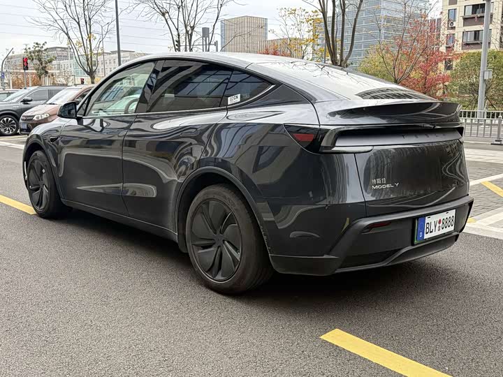 Photo 7 - Tesla Model Y