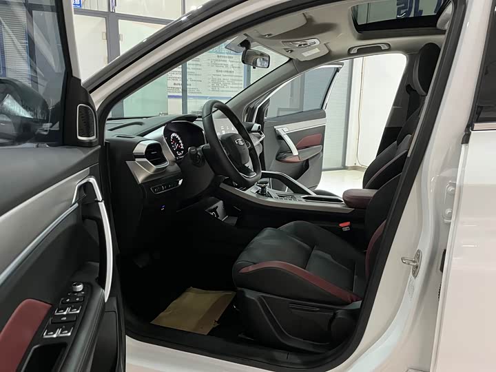 Фото 8 - Geely Coolray