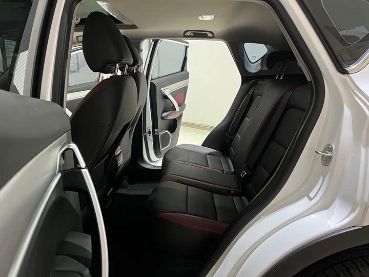 Фото 9 - Geely Coolray