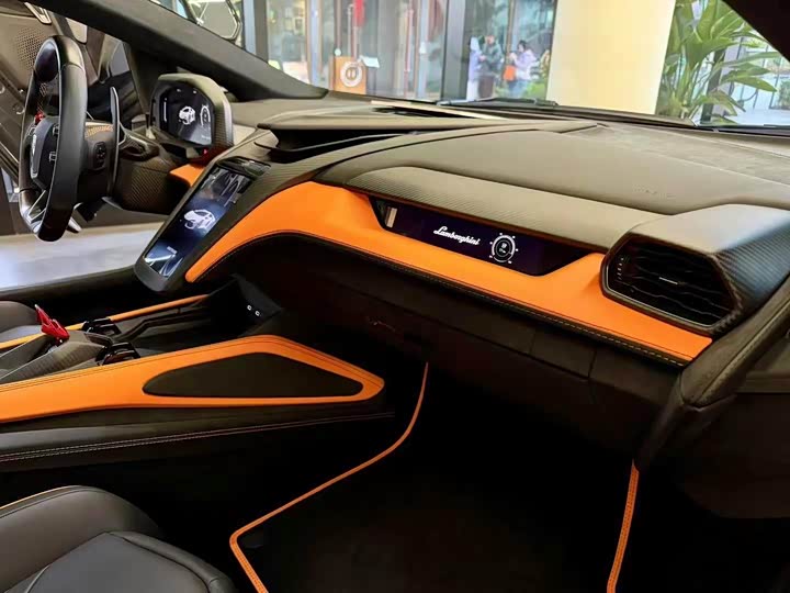 Фото 4 - Lamborghini Revuelto