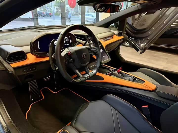 Фото 5 - Lamborghini Revuelto