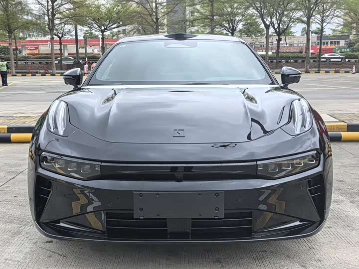 Фото 2 - Zeekr 001