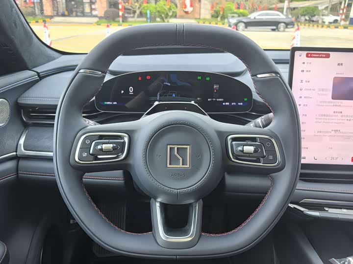 Фото 6 - Zeekr 001