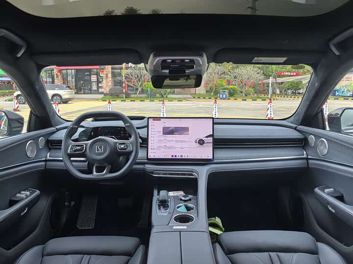 Фото 9 - Zeekr 001