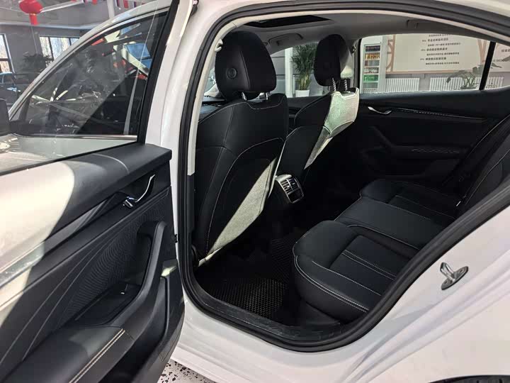 Фото 8 - Skoda Octavia Pro