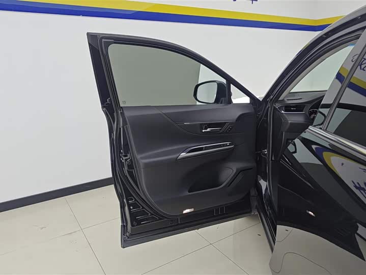 Photo 7 - Toyota Harrier