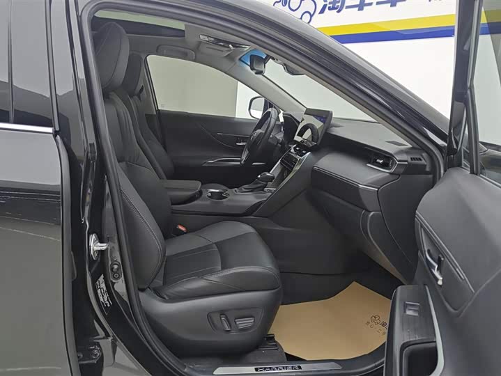 Photo 8 - Toyota Harrier