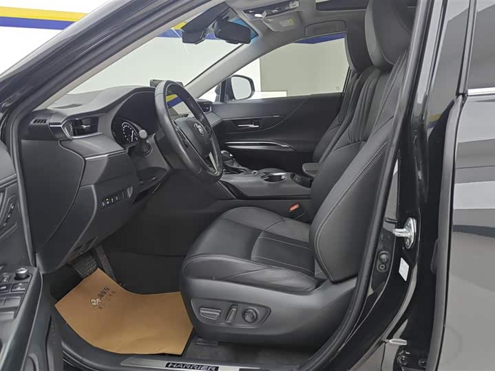 Photo 9 - Toyota Harrier