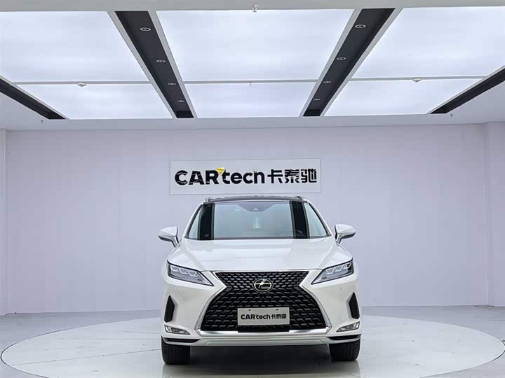 Фото 8 - Lexus RX