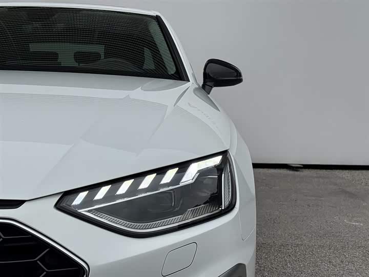 Фото 6 - Audi A4L