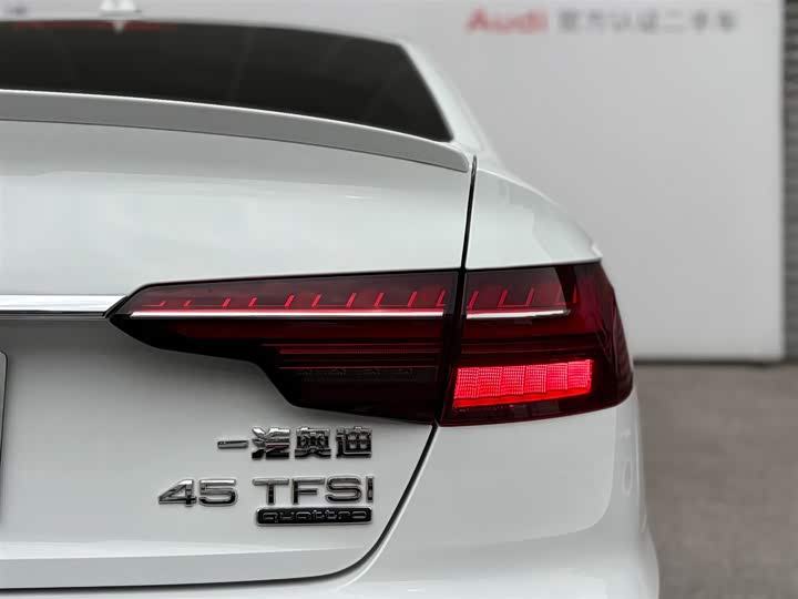 Фото 7 - Audi A4L