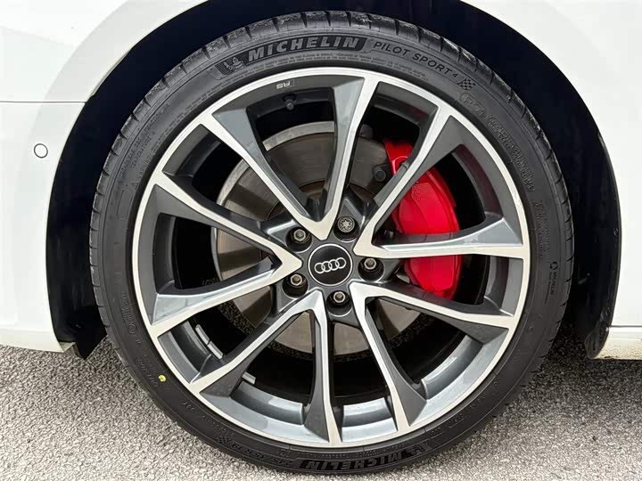 Фото 8 - Audi A4L