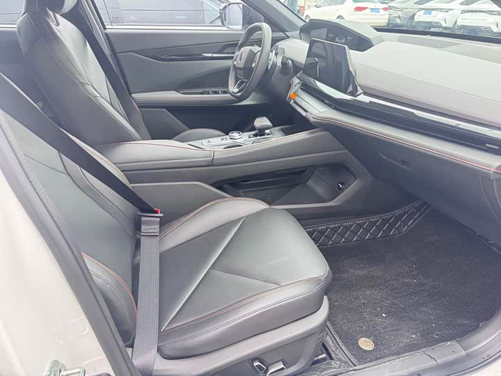 Photo 4 - Changan UNI-V