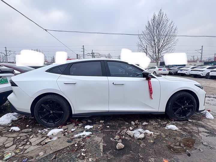 Photo 8 - Changan UNI-V