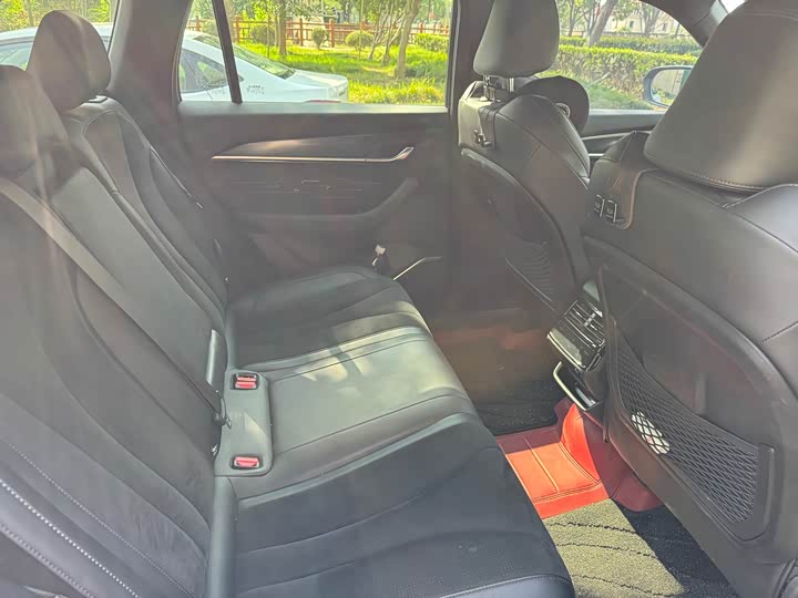 Фото 6 - Geely Monjaro