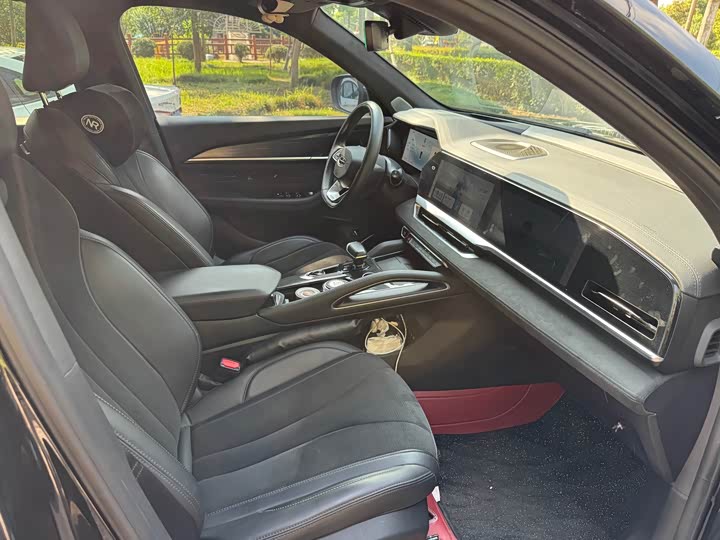 Фото 7 - Geely Monjaro