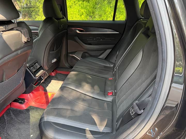 Фото 9 - Geely Monjaro