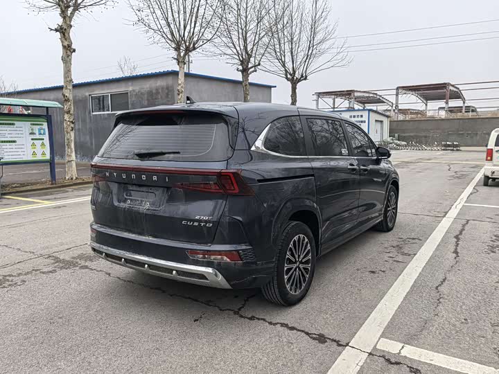 Фото 9 - Hyundai Custo