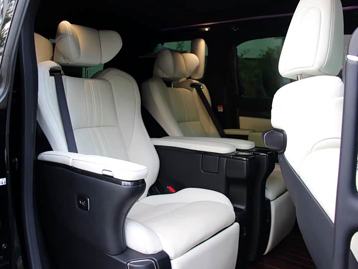 Фото 8 - Lexus LM