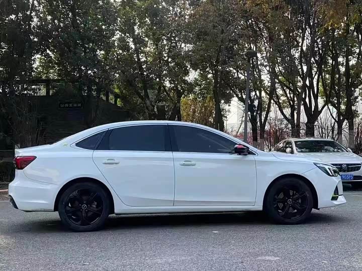 Фото 8 - Roewe i6 Max