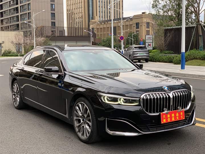 Фото 3 - BMW 7 Series