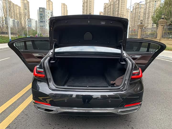 Фото 8 - BMW 7 Series