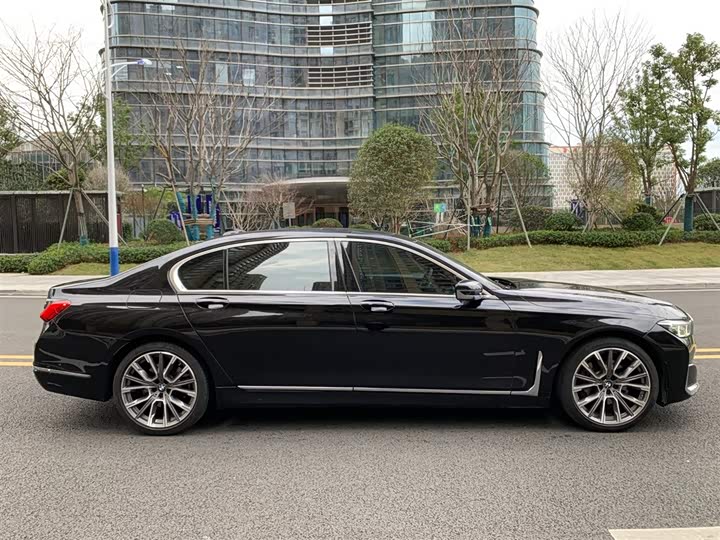 Фото 9 - BMW 7 Series