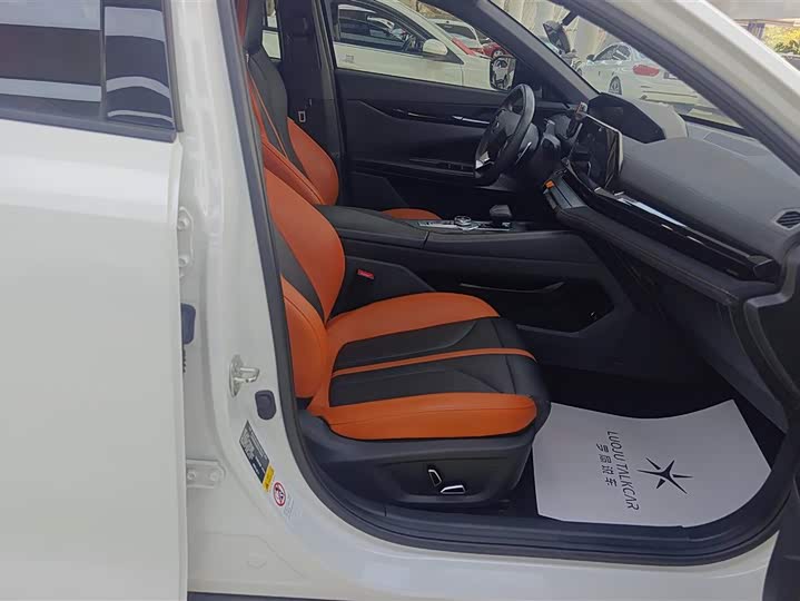 Photo 8 - Changan UNI-V