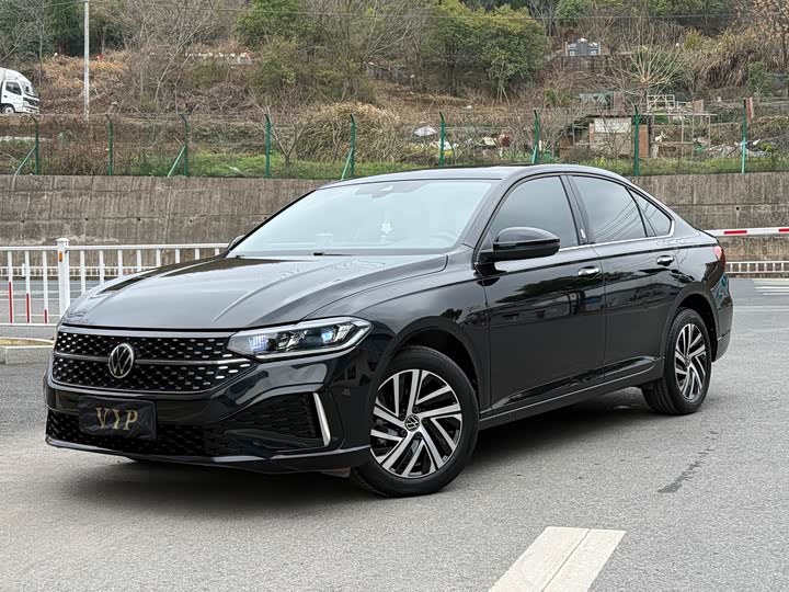 Photo 1 - Volkswagen Lavida