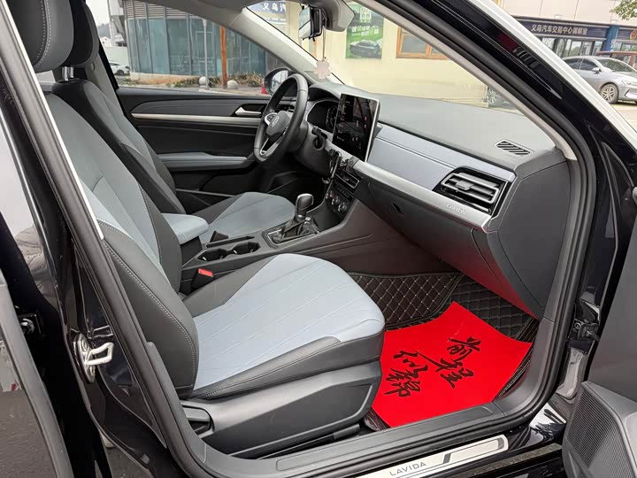 Photo 9 - Volkswagen Lavida