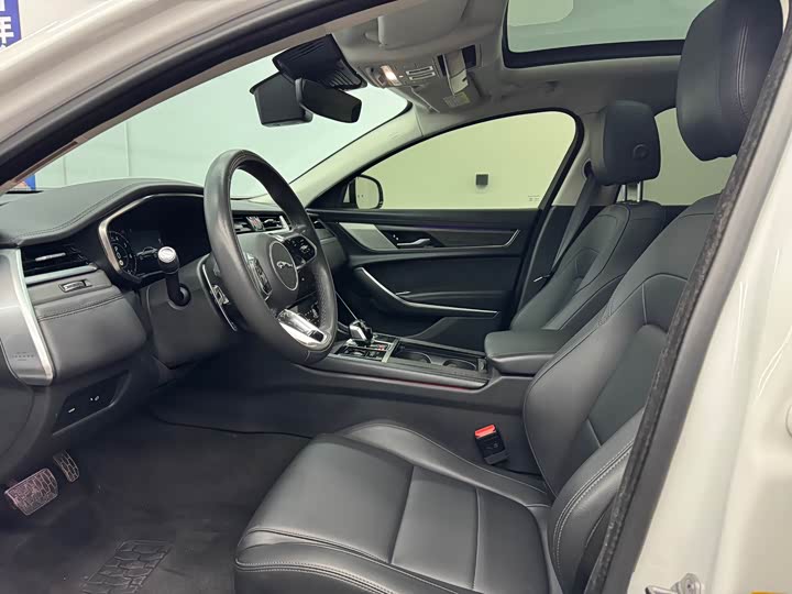 Фото 4 - Jaguar XF L