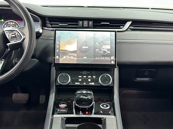 Фото 8 - Jaguar XF L