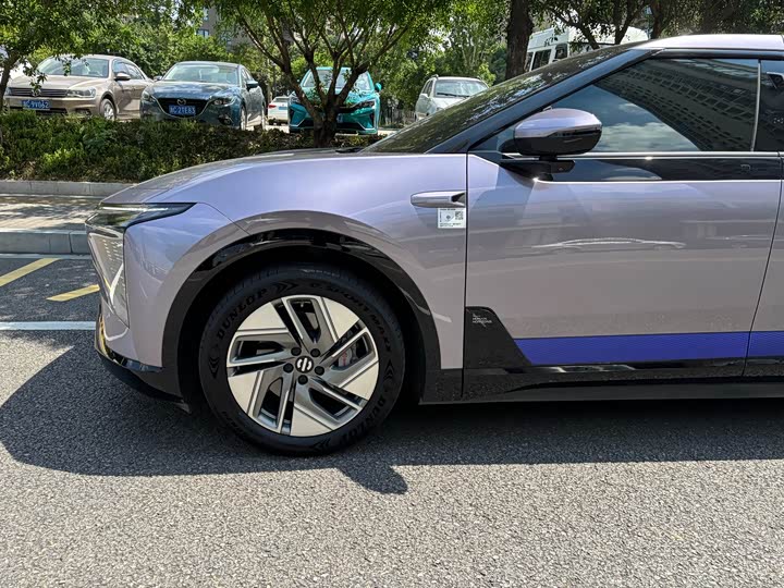 Фото 3 - HiPhi Y