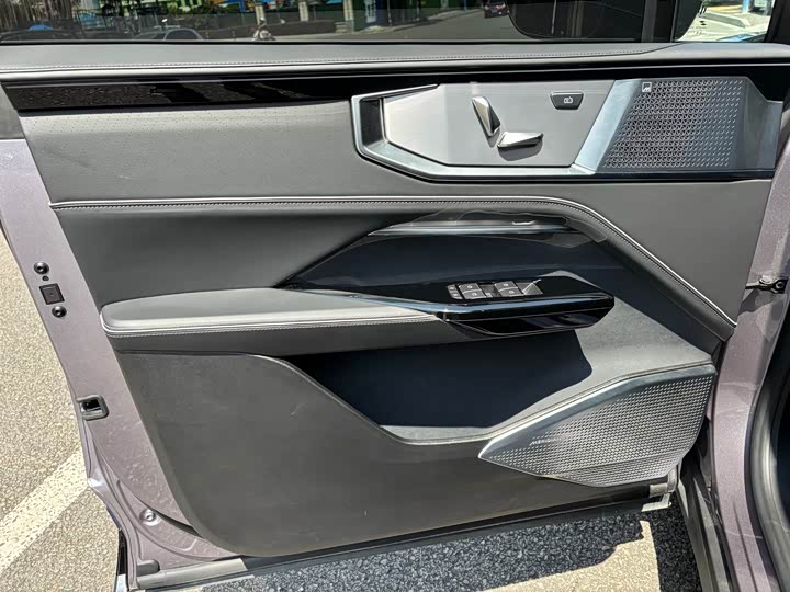 Фото 6 - HiPhi Y