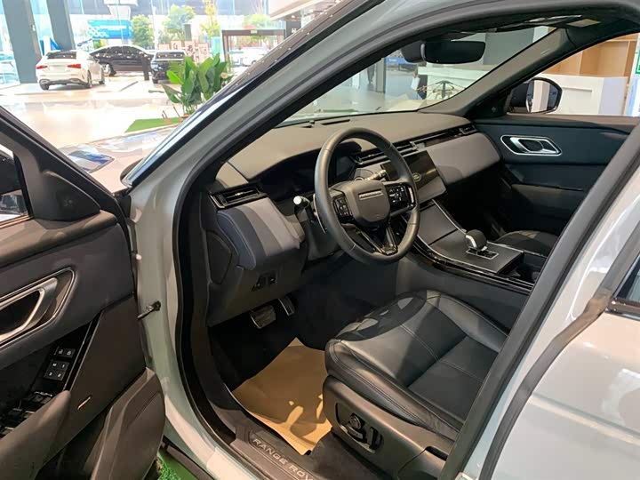 Photo 4 - Land Rover Range Rover Velar