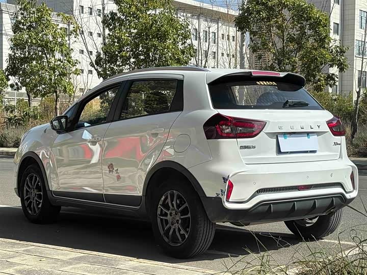 Фото 2 - Geely Vision X3