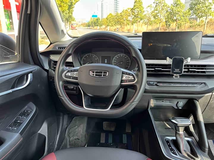 Фото 4 - Geely Vision X3