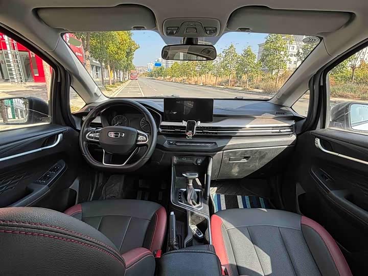 Фото 9 - Geely Vision X3