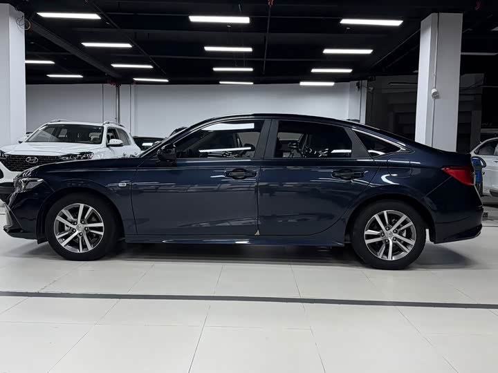 Фото 8 - Honda Civic