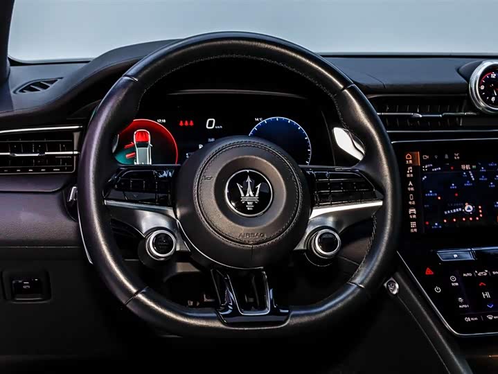 Фото 3 - Maserati Grecale