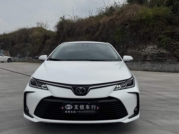 Фото 2 - Toyota Corolla