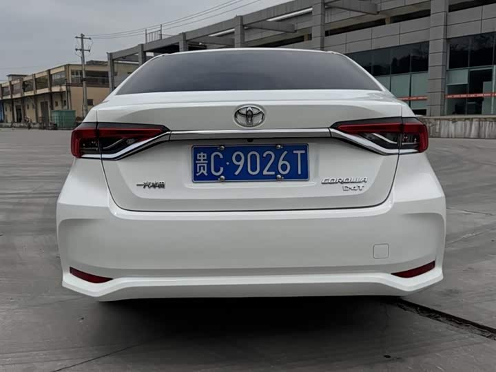 Фото 5 - Toyota Corolla