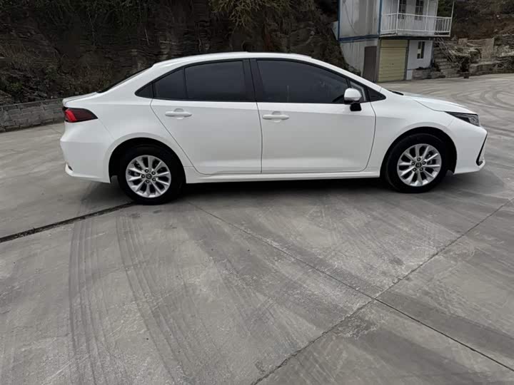 Фото 7 - Toyota Corolla