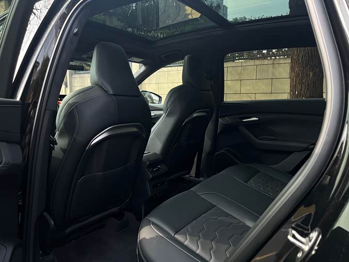 Фото 8 - Audi Q6L e-tron