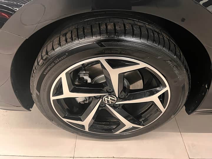 Photo 5 - Volkswagen Passat