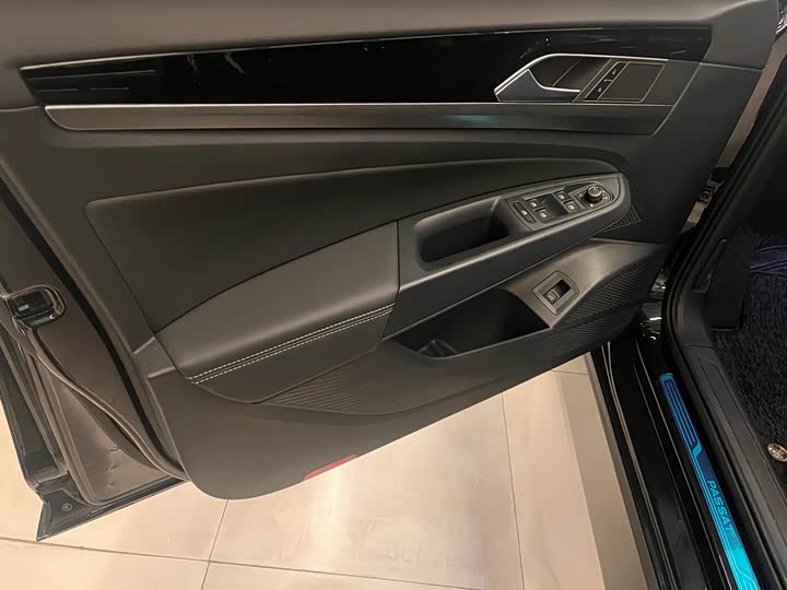 Photo 8 - Volkswagen Passat