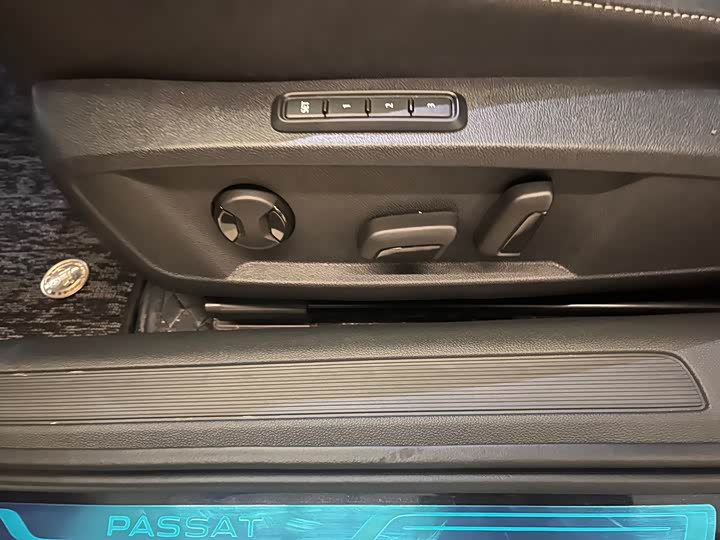 Photo 9 - Volkswagen Passat