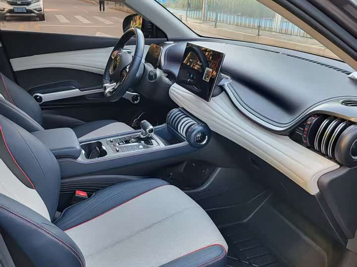 Photo 4 - BYD Yuan Plus