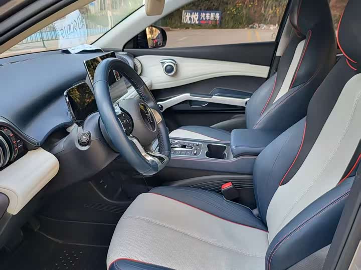 Photo 5 - BYD Yuan Plus