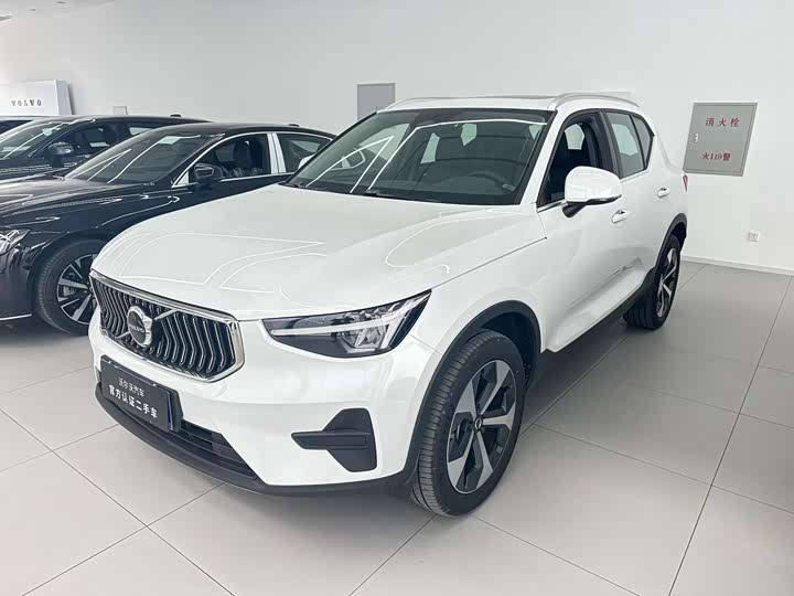 Фото 1 - Volvo XC40